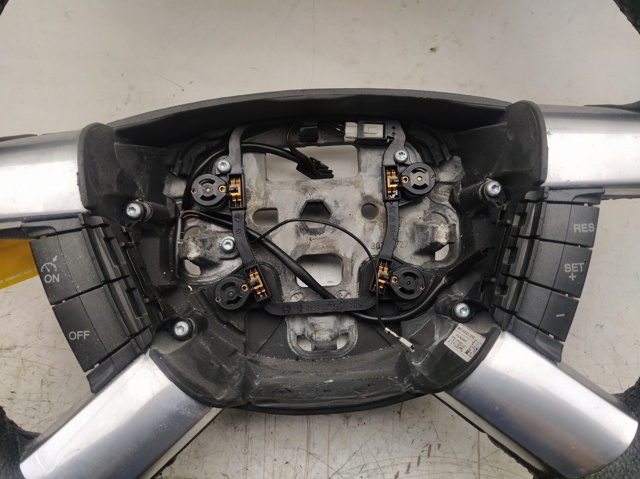 4M513600CL3ZHE Ford