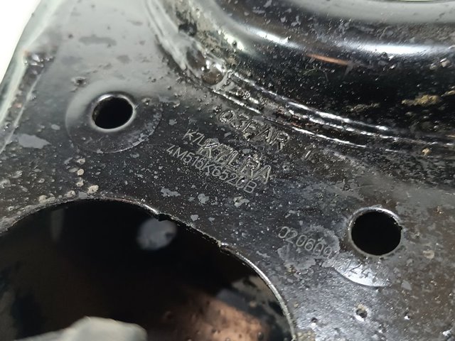 Braço oscilante inferior esquerdo de suspensão traseira/direita 4M515K652CB FORD