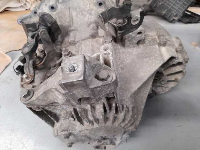 4M5R7002CD Ford