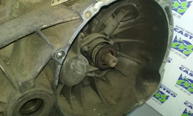 4M5R7002YA Ford
