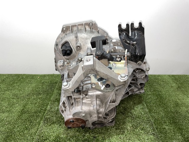 4M5R7002YA Ford