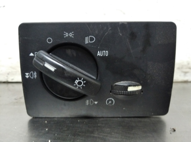 Comutador das luzes no "painel de instrumentos" 4M5T13A024JA FORD