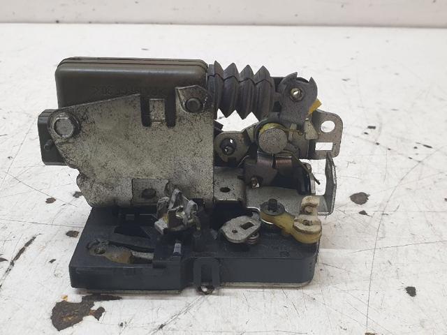 Fecho da porta dianteira esquerda 500314257 IVECO