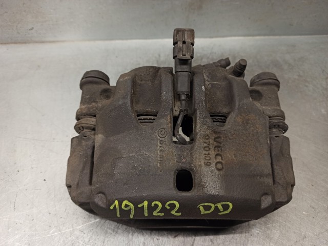 Suporte do freio dianteiro direito 504120471 IVECO
