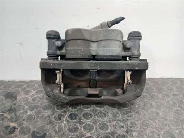 Suporte do freio dianteiro direito 504354331 IVECO
