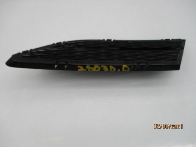 Grelha direita do pára-choque dianteiro 51117138418 BMW
