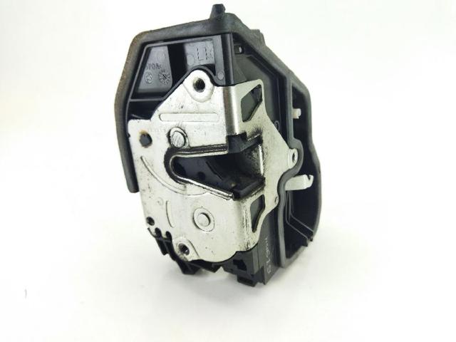 Fecho da porta dianteira esquerda 51217167065 BMW