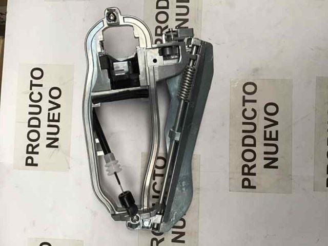 Suporte de maçaneta externa da porta traseira direita 51228243636 BMW
