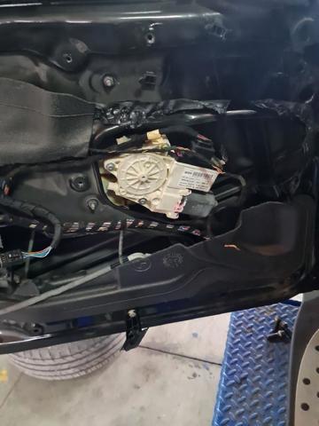 Mecanismo de acionamento de vidro da porta dianteira esquerda 51333448249 BMW