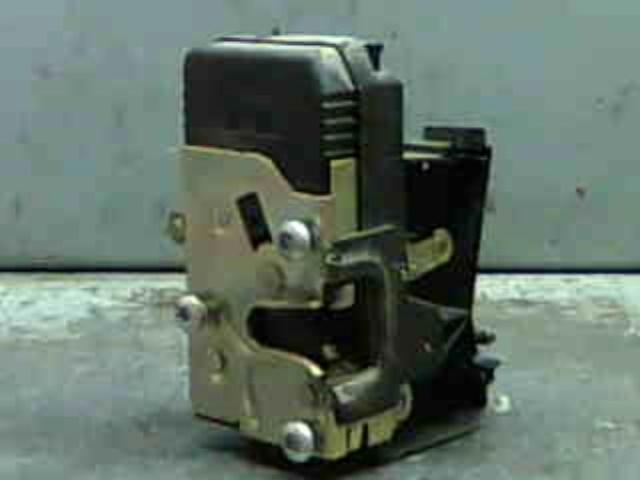 Fecho da porta dianteira esquerda 5134091 OPEL