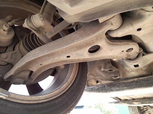 Braço oscilante inferior direito de suspensão dianteira 51350TF0030 HONDA