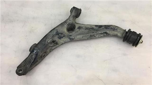 Braço oscilante inferior esquerdo de suspensão dianteira 51360S04G00 HONDA