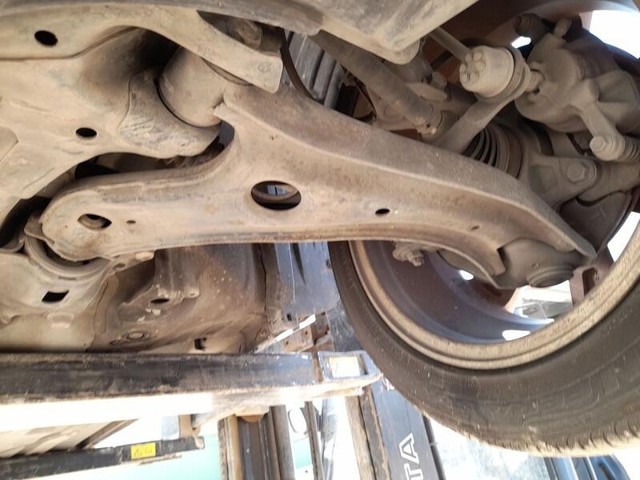 Braço oscilante inferior esquerdo de suspensão dianteira 51360TF0030 HONDA