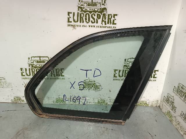 Vidro de carroçaria (da seção de bagagem) direito 51368402620 BMW