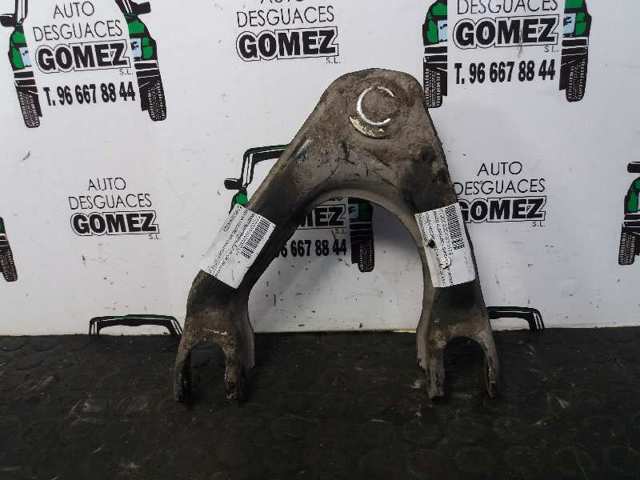 Braço oscilante superior direito de suspensão dianteira 51450SM4023 HONDA