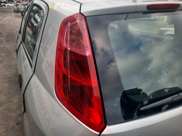 Lanterna traseira esquerda 517015890 FIAT