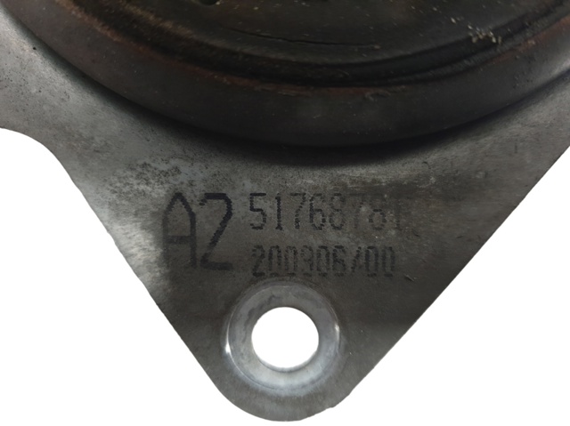 Coxim (suporte) esquerdo de motor 51768781 FIAT