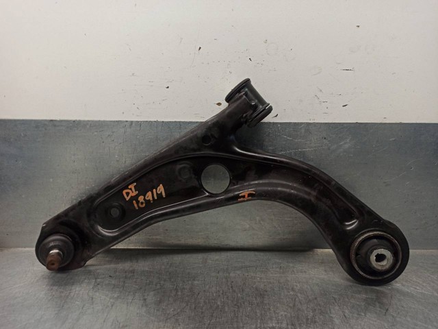 Braço oscilante inferior esquerdo de suspensão dianteira 51928536 FIAT