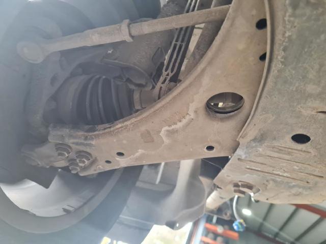 Braço oscilante inferior esquerdo de suspensão dianteira 51939755 CHRYSLER