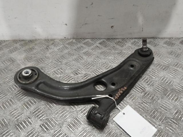 Braço oscilante inferior esquerdo de suspensão dianteira 51957401 FIAT