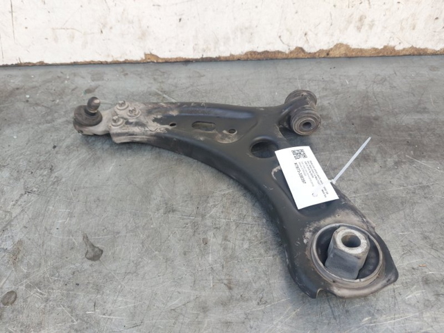 Braço oscilante inferior esquerdo de suspensão dianteira 51961341 FIAT