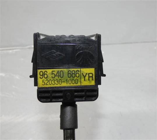 Comutador direito instalado na coluna da direção 5203301000 GM