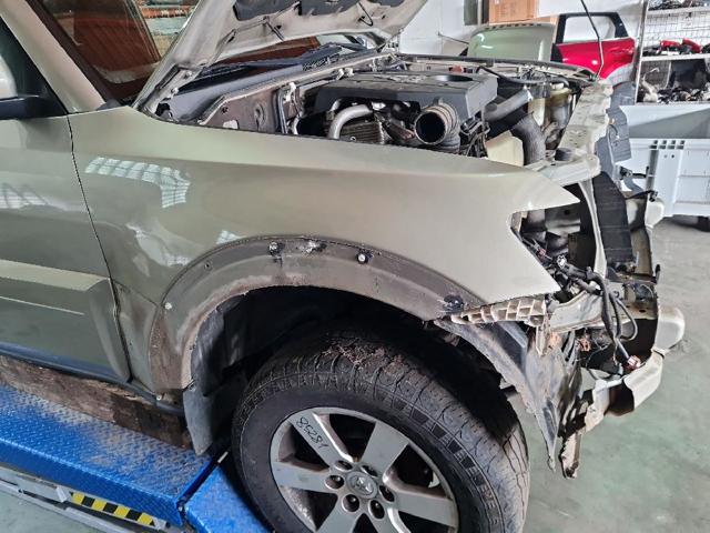 Pára-lama dianteiro direito para Mitsubishi Pajero V80