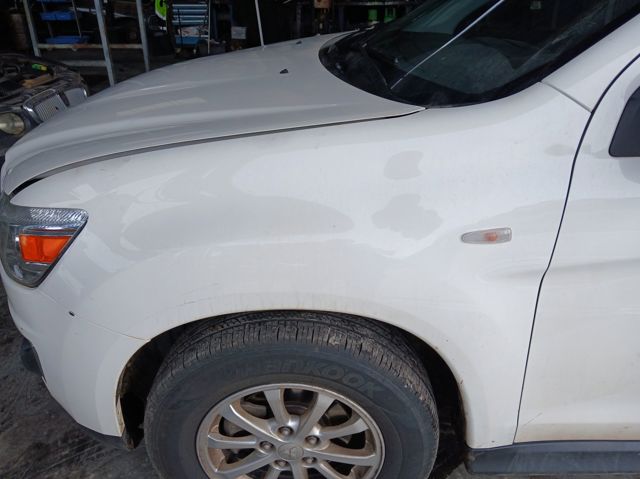 Pára-lama dianteiro esquerdo 5220K897 MITSUBISHI