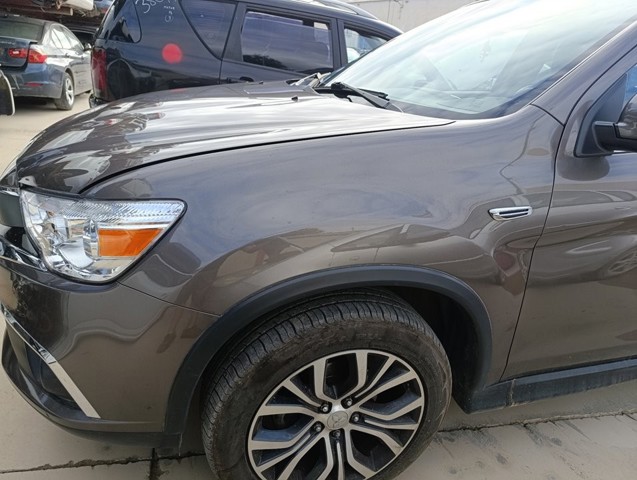 Pára-lama dianteiro esquerdo 5220K897 MITSUBISHI