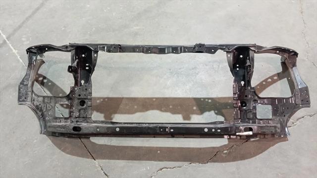 Suporte do radiador montado (painel de montagem de fixação das luzes) para Toyota Hilux GUN12, GUN13