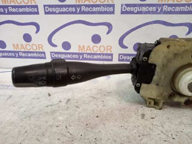 Comutador esquerdo instalado na coluna da direção 54353339 NISSAN