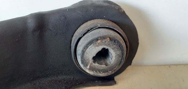 Braço oscilante inferior direito de suspensão dianteira 5450000Q1A NISSAN