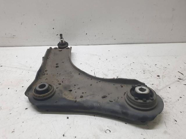 Braço oscilante inferior direito de suspensão dianteira 545000399R RENAULT