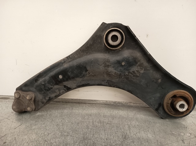 Braço oscilante inferior direito de suspensão dianteira 545000399R RENAULT