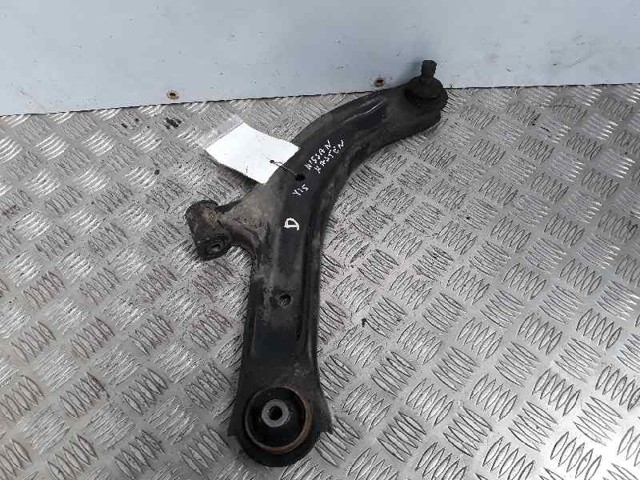 Braço oscilante inferior direito de suspensão dianteira 545001FU0B NISSAN
