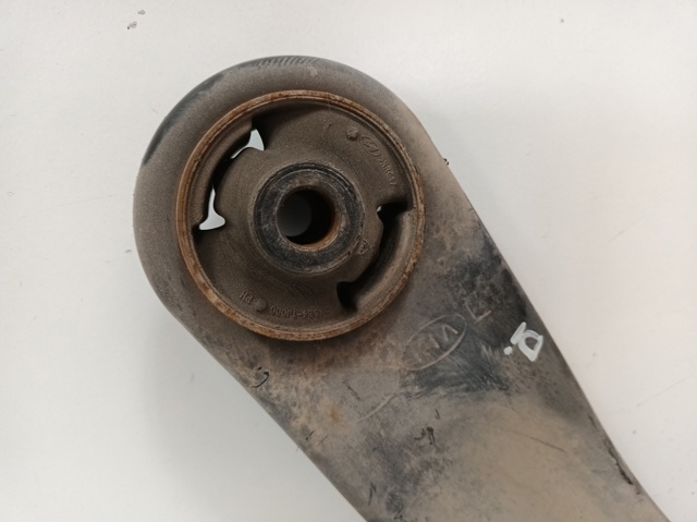 Braço oscilante inferior esquerdo de suspensão dianteira 545001W000 HYUNDAI