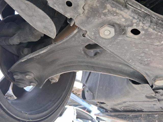 Braço oscilante inferior direito de suspensão dianteira 545002446R RENAULT