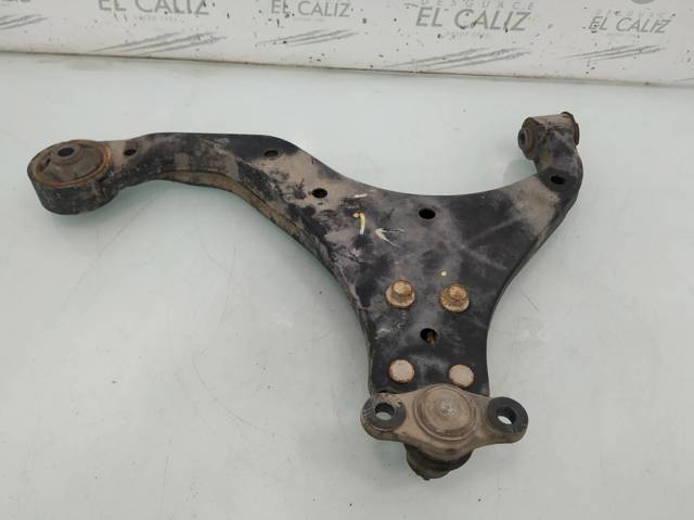 Braço oscilante inferior esquerdo de suspensão dianteira 545002E001 HYUNDAI