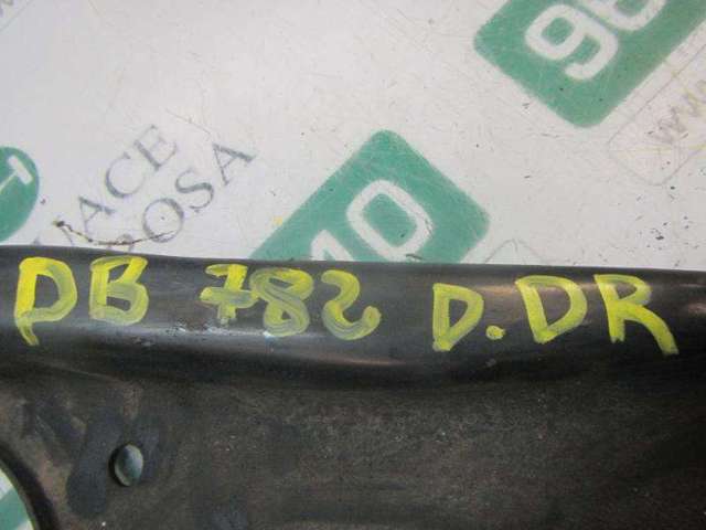 Braço oscilante inferior direito de suspensão dianteira 545004269R RENAULT
