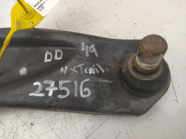 Braço oscilante inferior direito de suspensão dianteira 545004CA0A NISSAN