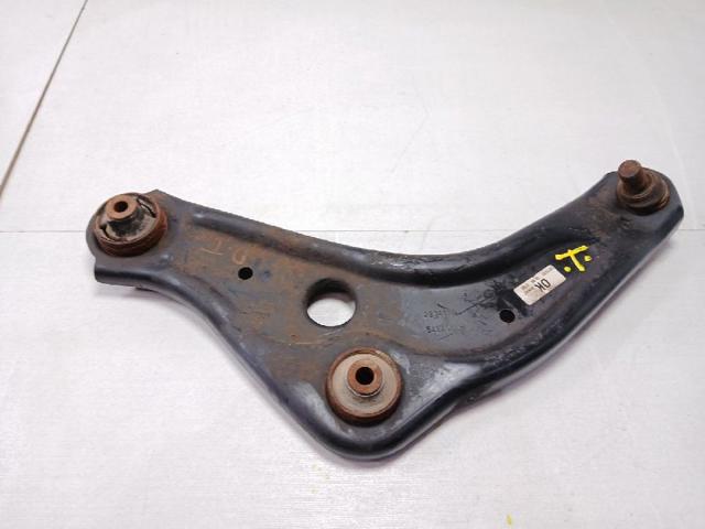 Braço oscilante inferior direito de suspensão dianteira 545004EA0B NISSAN