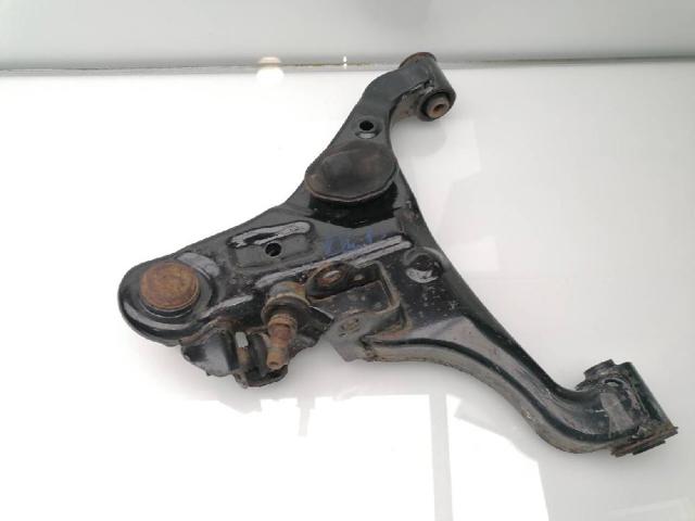 Braço oscilante inferior direito de suspensão dianteira 545004KH1A NISSAN