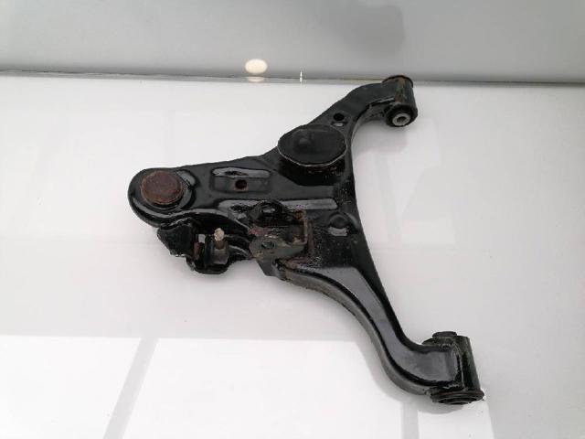 Braço oscilante inferior direito de suspensão dianteira 545004KH1A NISSAN
