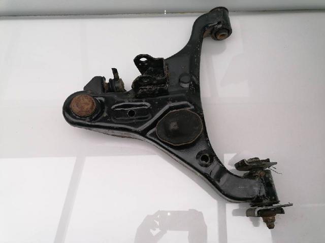 Braço oscilante inferior direito de suspensão dianteira 545004KH1A NISSAN