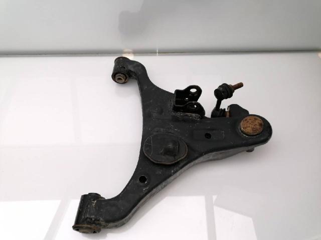 Braço oscilante inferior direito de suspensão dianteira 545004KH1A NISSAN