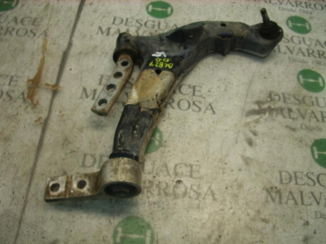 Braço oscilante inferior direito de suspensão dianteira 545004U002 NISSAN