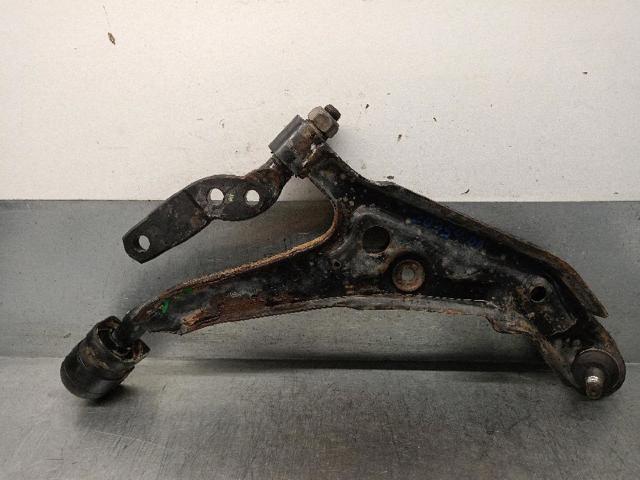 Braço oscilante inferior direito de suspensão dianteira 5450090J10 NISSAN