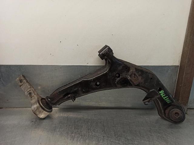 Braço oscilante inferior direito de suspensão dianteira 54500AV605 NISSAN