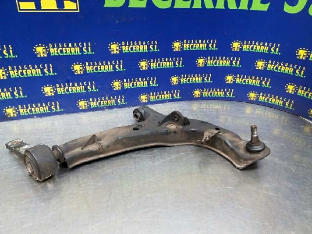 Braço oscilante inferior direito de suspensão dianteira 54500AV605 NISSAN