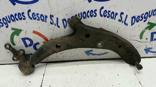 Braço oscilante inferior direito de suspensão dianteira 54500BM400 NISSAN